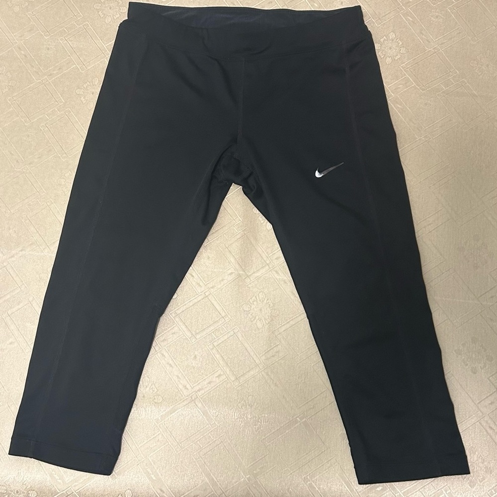 Nike Dri-Fit Black Capri Leggings Training Gym Athleisure Loungewear Sz S EUC